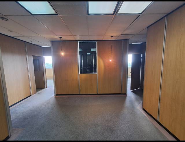 110M² OFFICE TO LET IN DUNKELD WEST